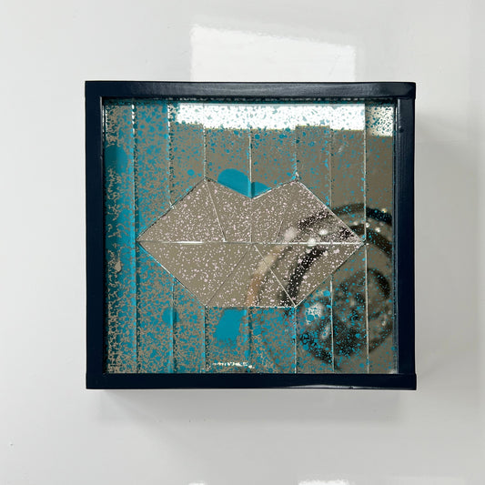 Mini Mirror Kiss XIII
